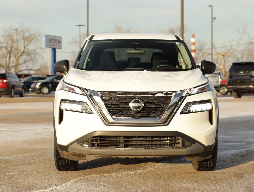 Used 2023 Nissan Rogue S image 2