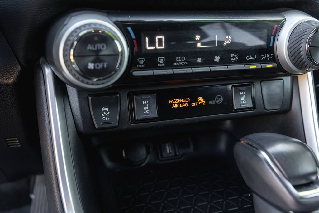 Used 2022 Toyota RAV4 XLE Premium AWD/4WD image 21