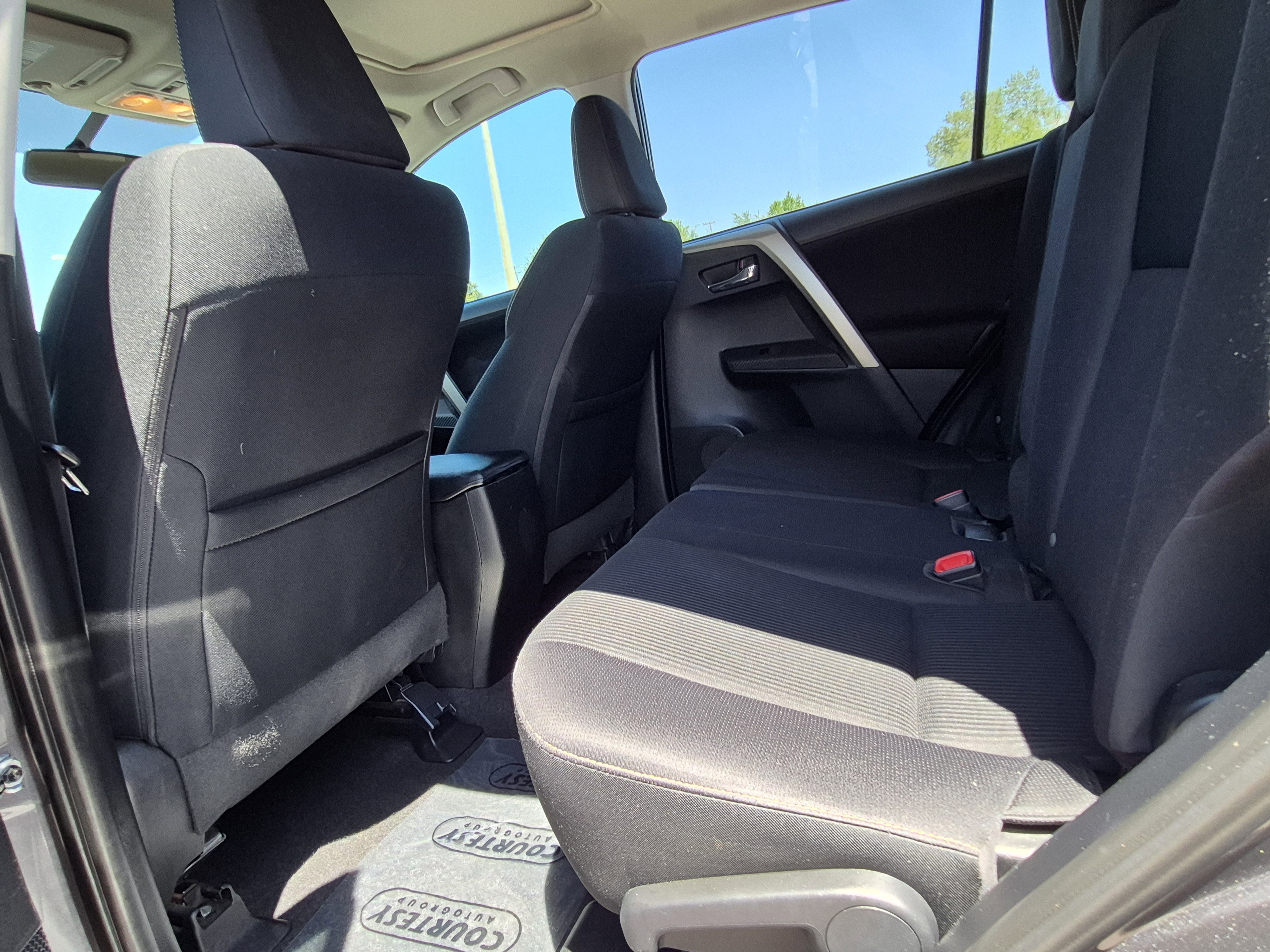 Used 2015 Toyota RAV4 XLE FWD image 16