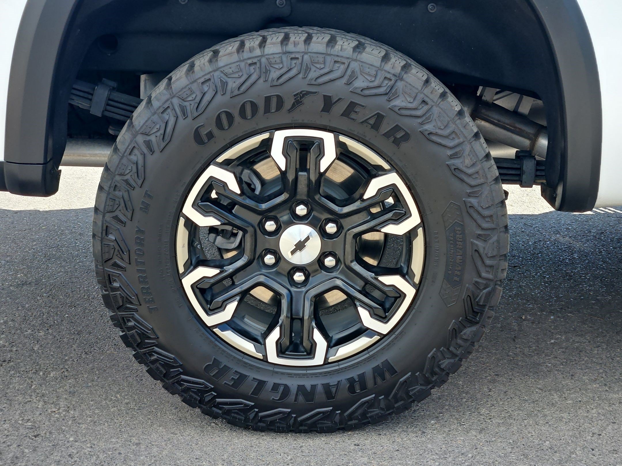 Used 2024 Chevrolet Silverado 1500 ZR2 w/ Technology Package AWD/4WD image 12