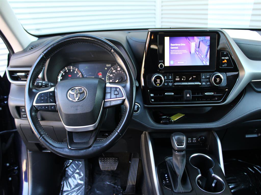 Used 2023 Toyota Highlander LE image 14