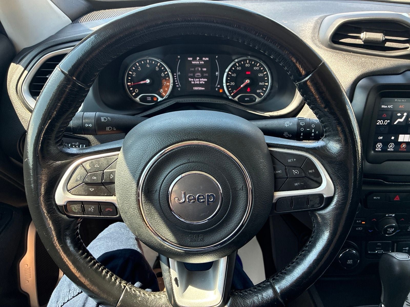 Used 2018 Jeep Renegade Latitude w/ Cold Weather Group AWD/4WD image 23