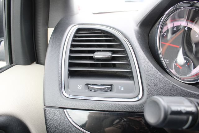 Used 2019 Dodge Grand Caravan SXT FWD image 7