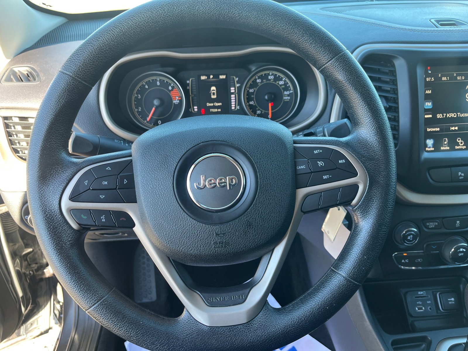 Used 2018 Jeep Cherokee Latitude image 9