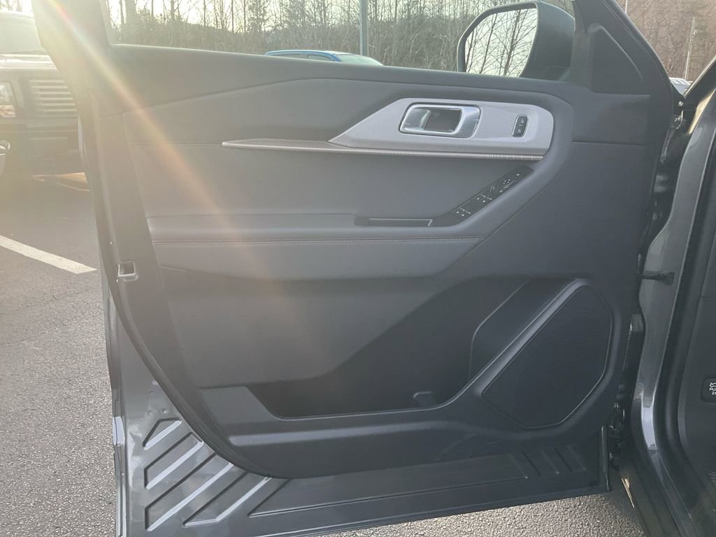 New 2026 Ford Explorer Active w/ Active Comfort Package image 17