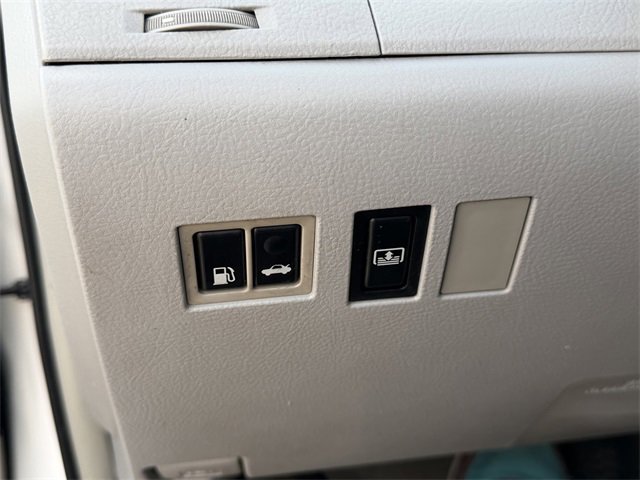 Used 2009 Toyota Avalon Limited image 18