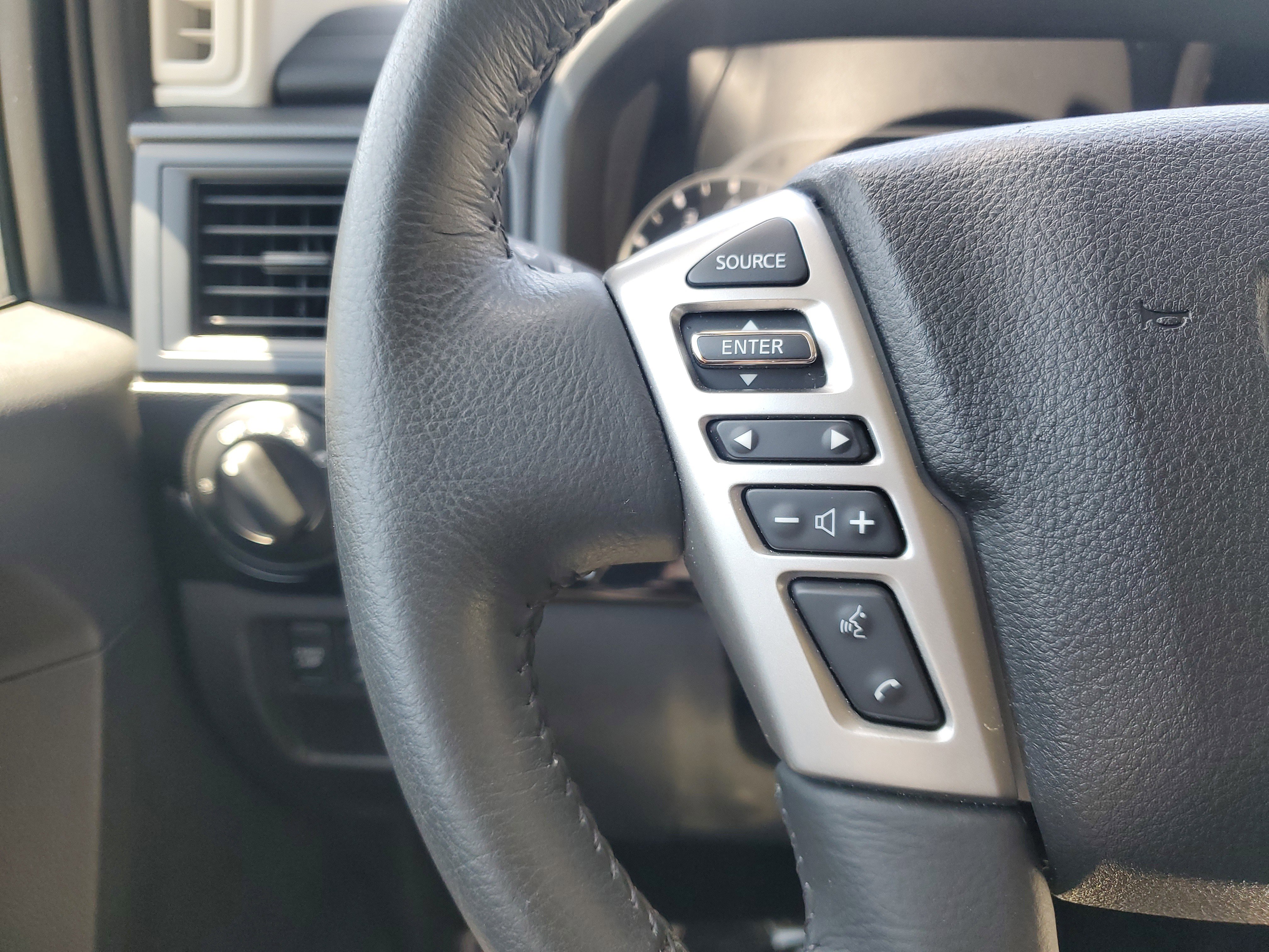 Certified 2024 Nissan Titan SV w/ SV Convenience Package image 17