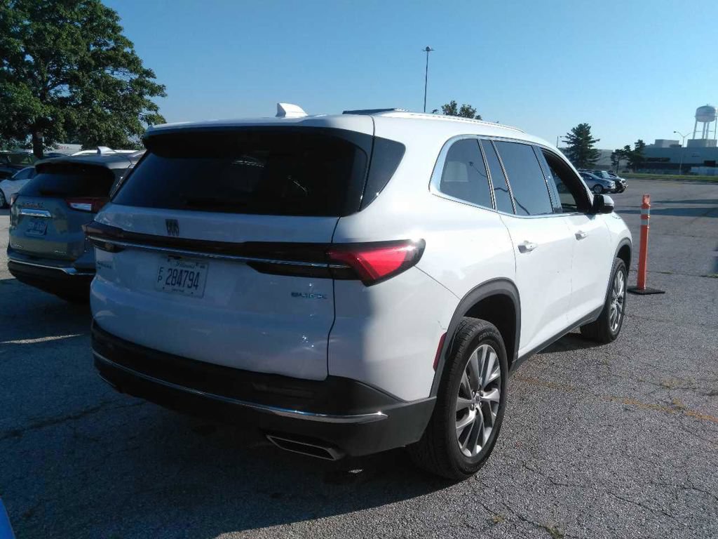 Used 2025 Buick Enclave Preferred AWD/4WD image 6