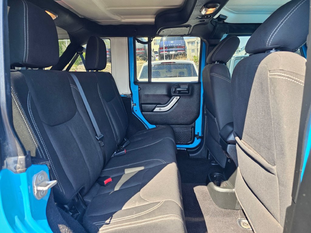 Used 2017 Jeep Wrangler Unlimited Rubicon w/ Connectivity Group AWD/4WD image 13