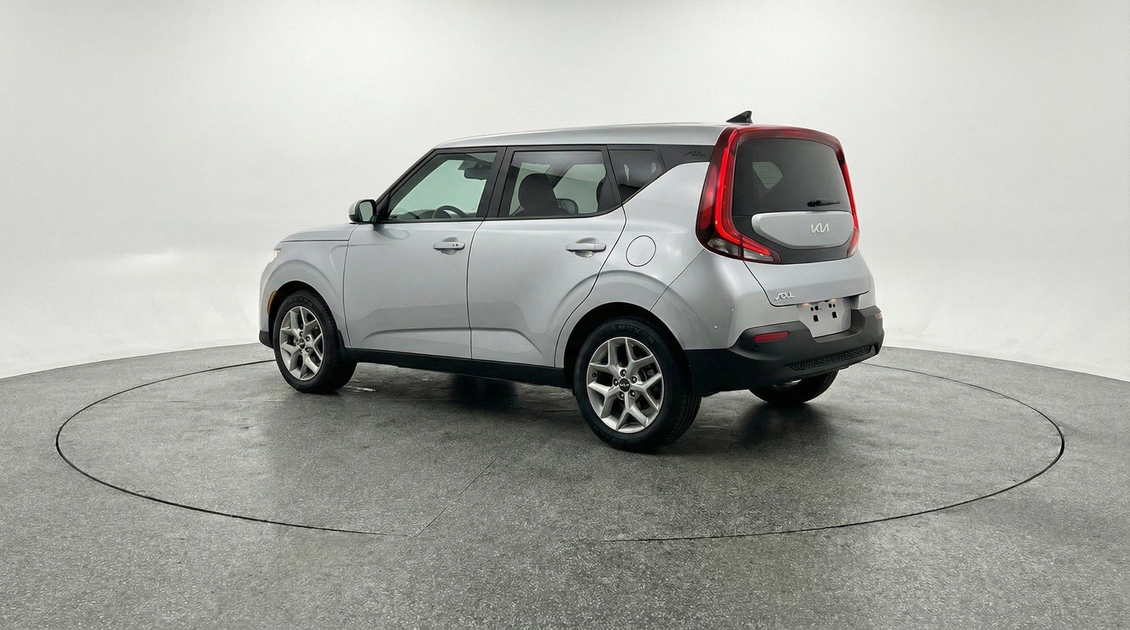 Used 2025 Kia Soul LX w/ LX Technology Package FWD image 6