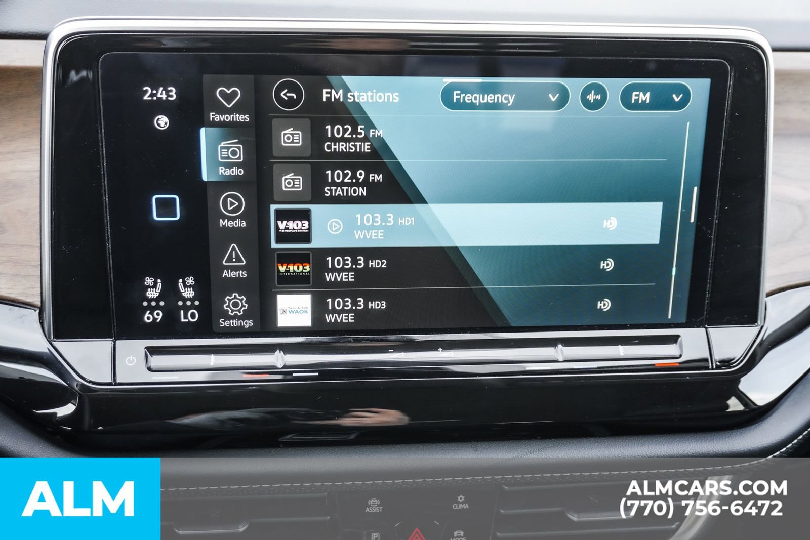 Used 2025 Volkswagen Atlas SE image 44