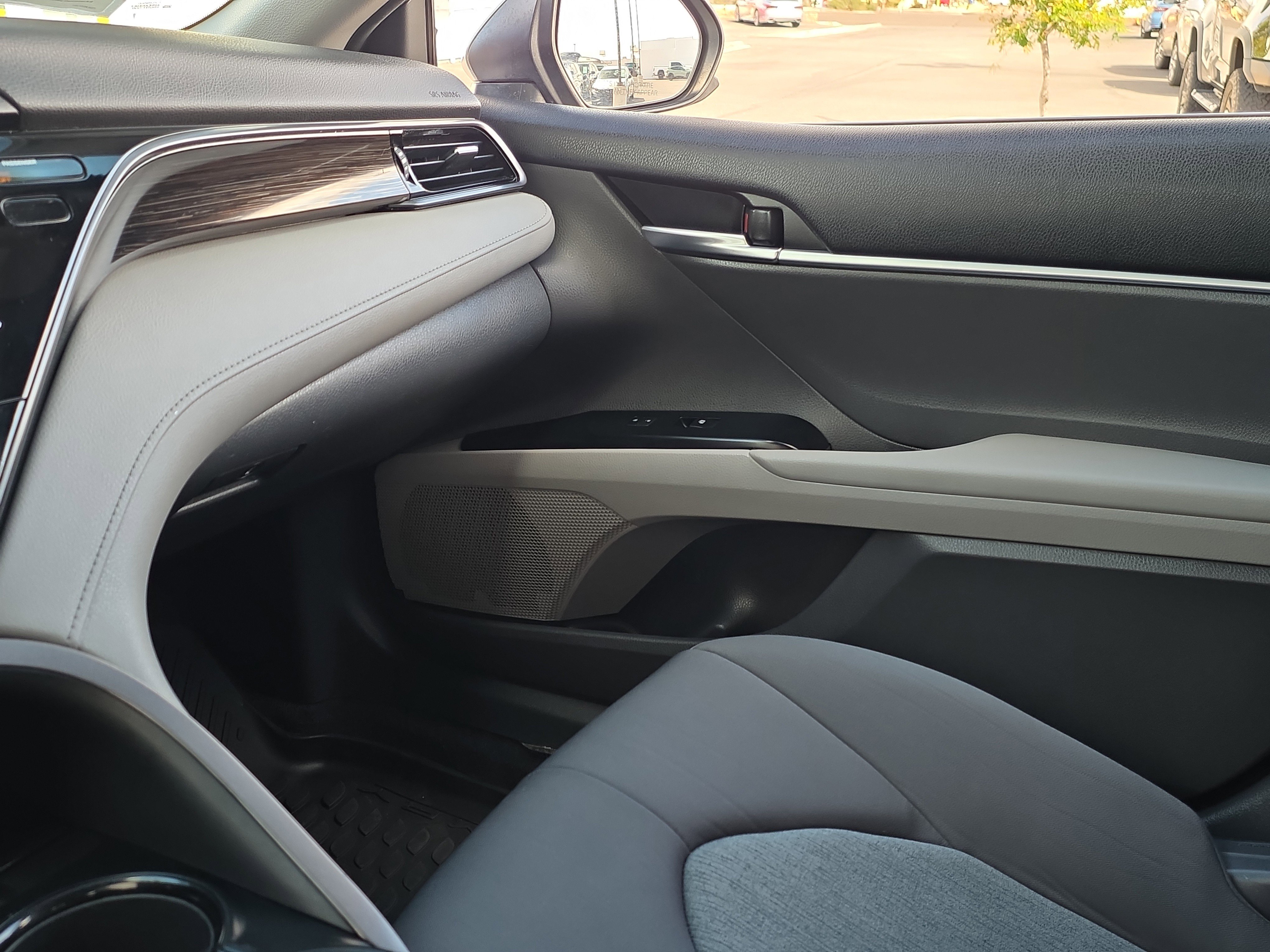 Used 2019 Toyota Camry LE image 21