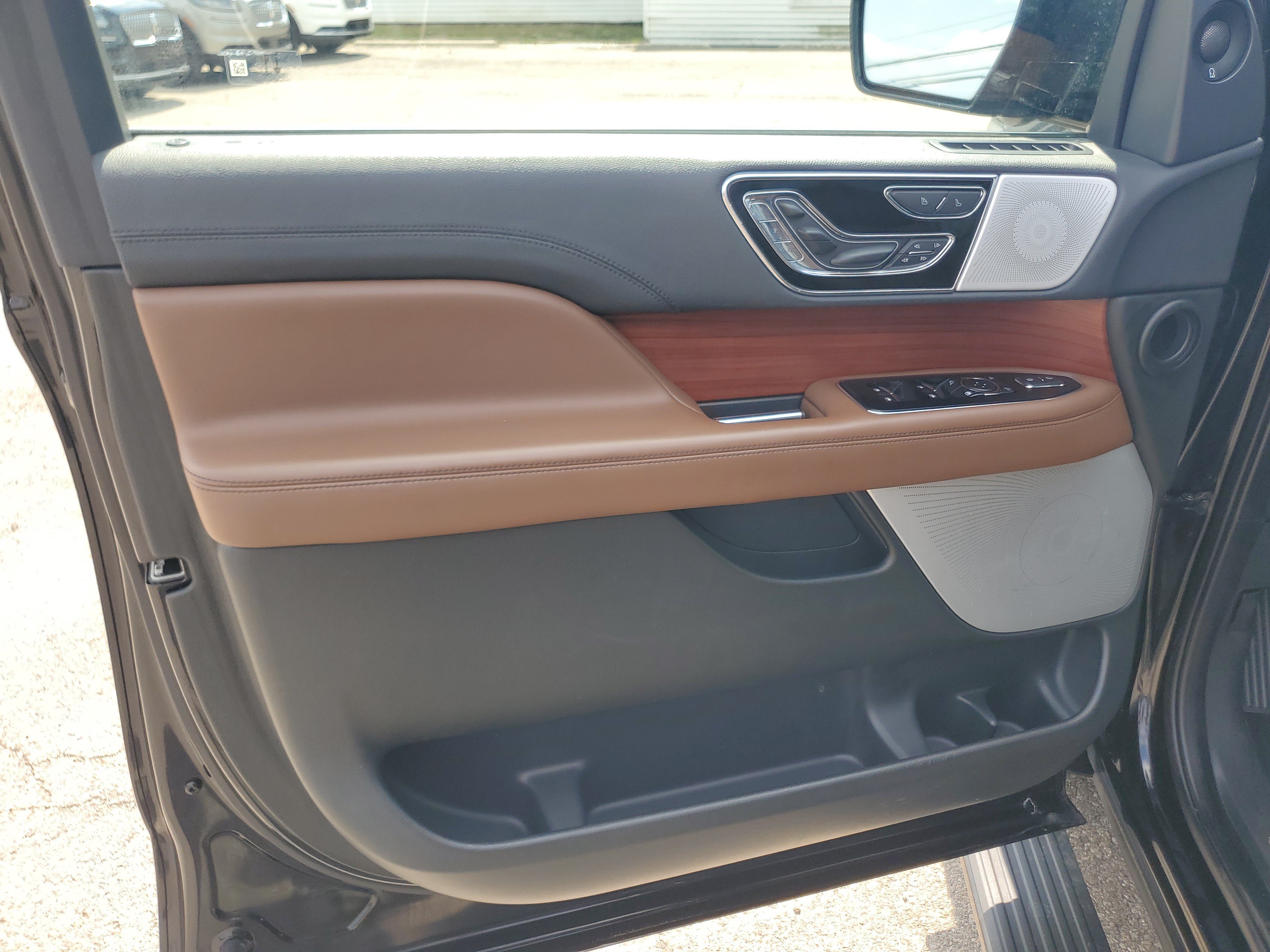 Used 2024 Lincoln Navigator Reserve AWD/4WD image 10