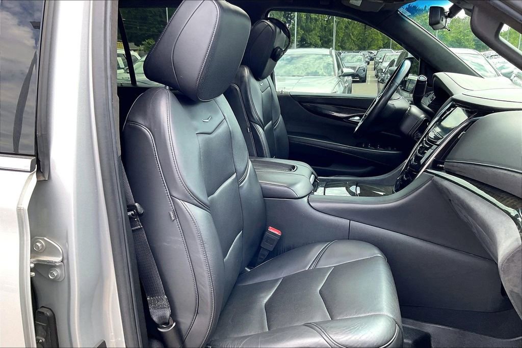 Used 2019 Cadillac Escalade ESV Platinum AWD/4WD image 10