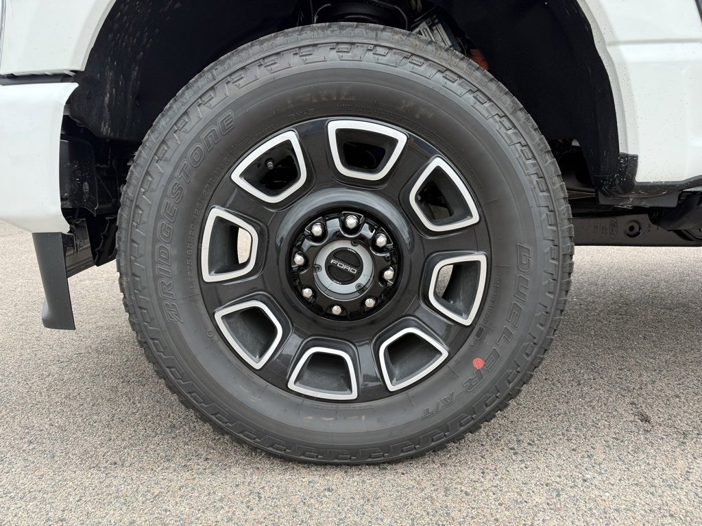 New 2025 Ford F350 Platinum w/ FX4 Off-Road Package image 36
