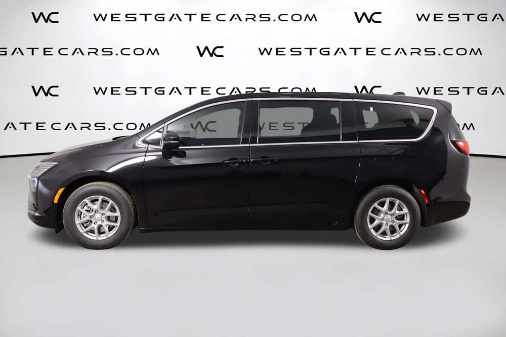 New 2027 Chrysler Pacifica Select FWD image 5