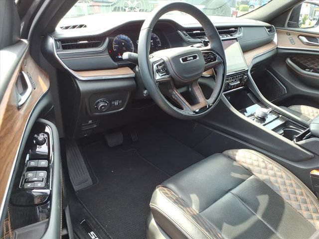 Used 2024 Jeep Grand Cherokee L Summit w/ Advanced Protech Group IV AWD/4WD image 16