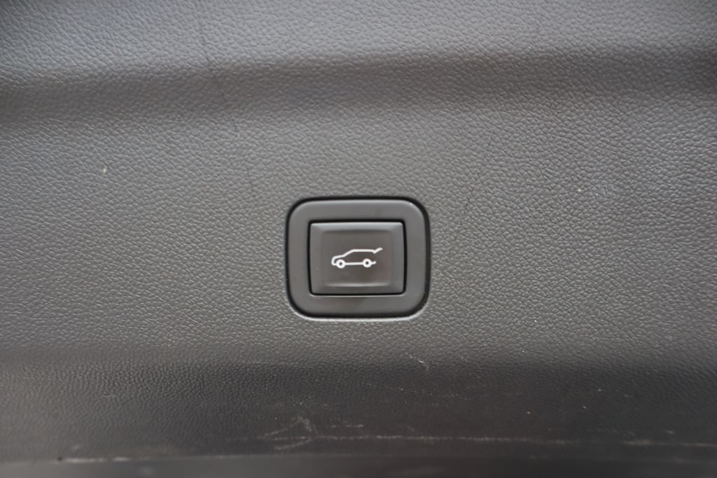 Used 2023 Chevrolet Tahoe High Country AWD/4WD image 32