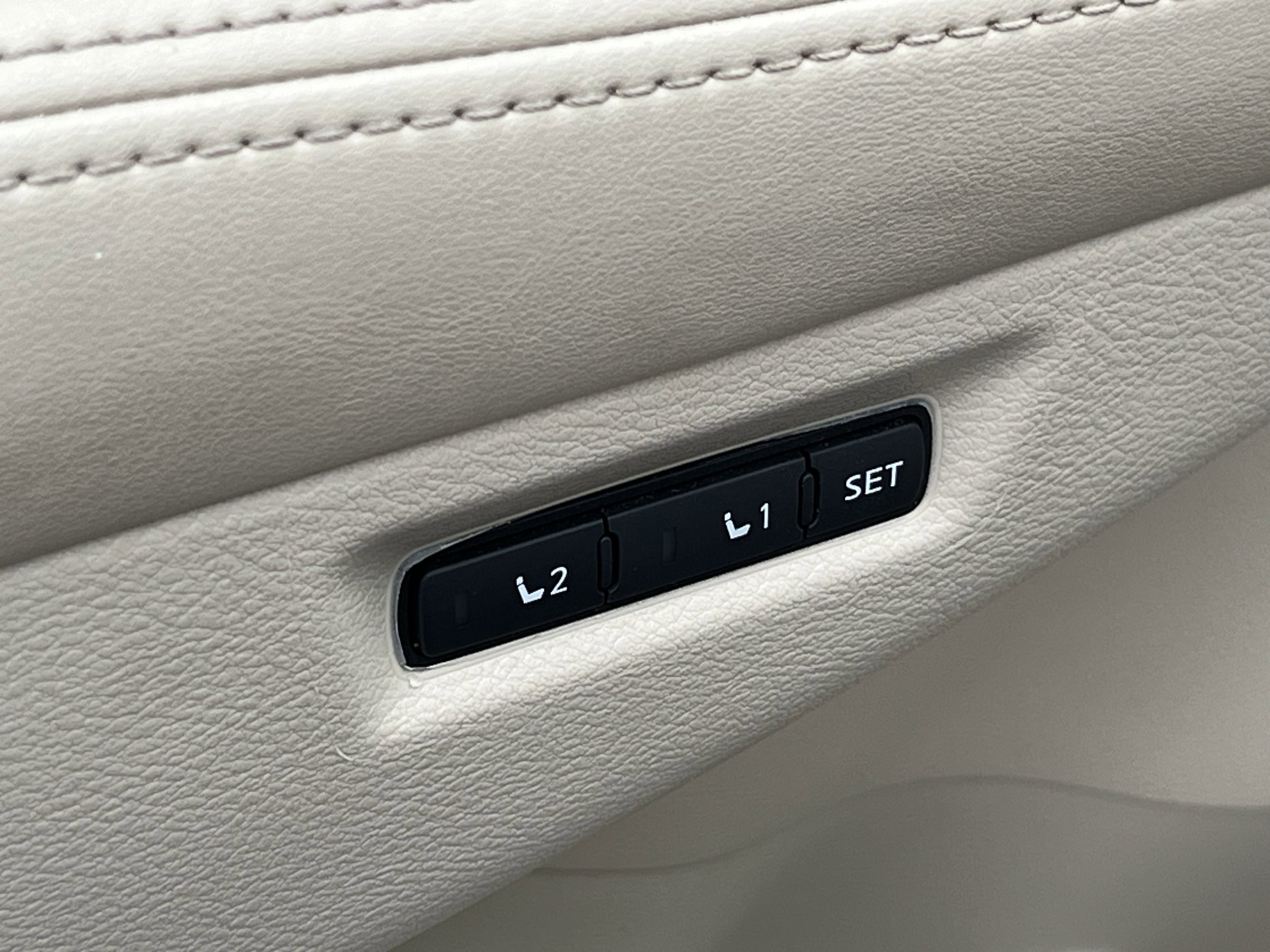 Used 2016 Nissan Murano Platinum w/ Platinum Technology Package image 21