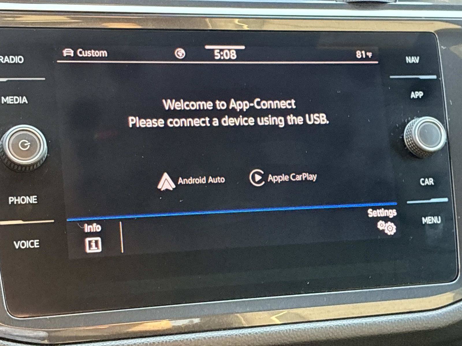 Certified 2024 Volkswagen Tiguan SEL R-Line AWD/4WD image 39