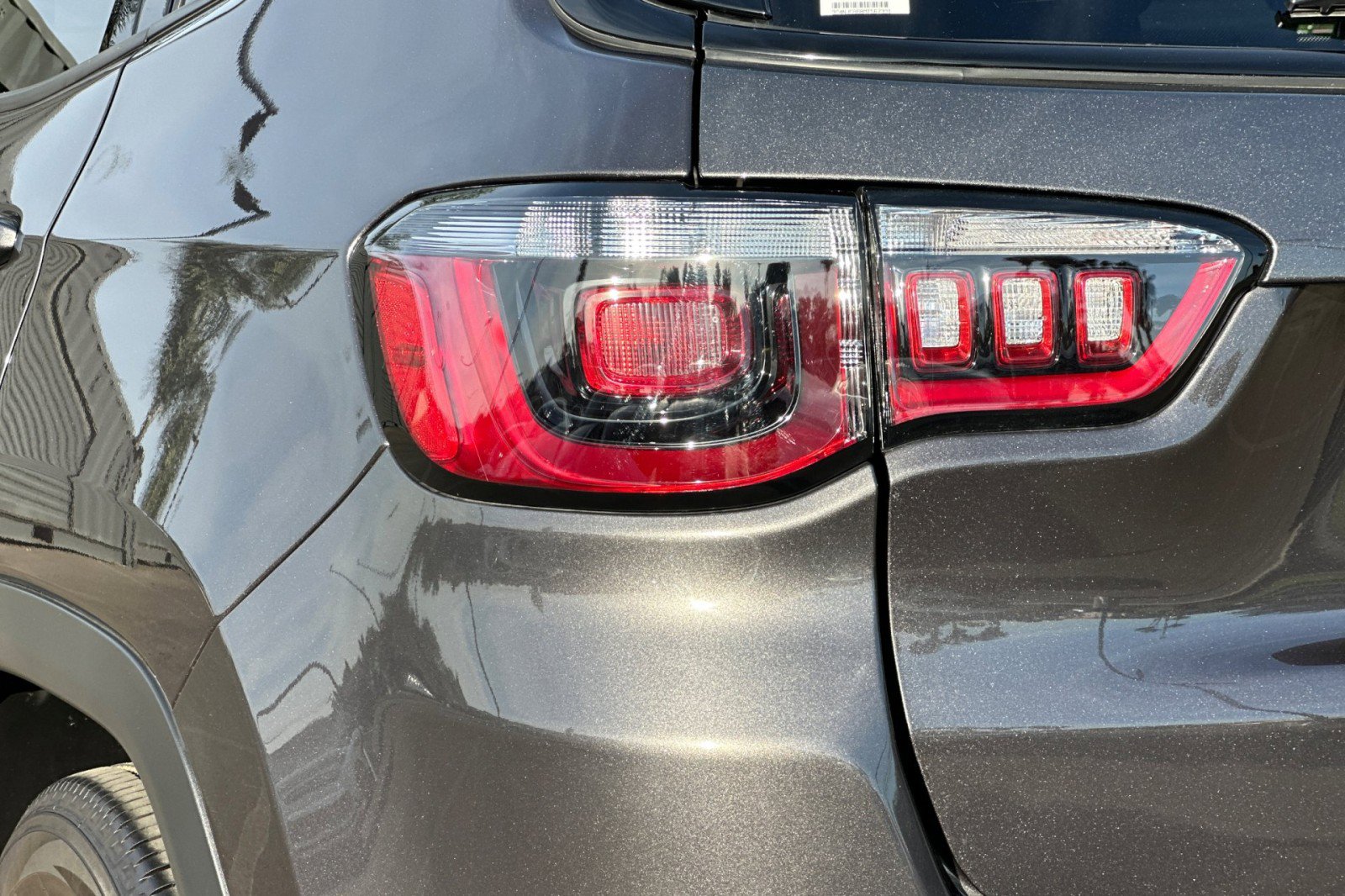 Used 2021 Jeep Compass Latitude image 27