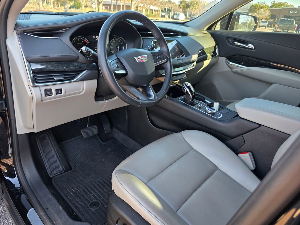 Used 2021 Cadillac XT4 Premium Luxury image 9