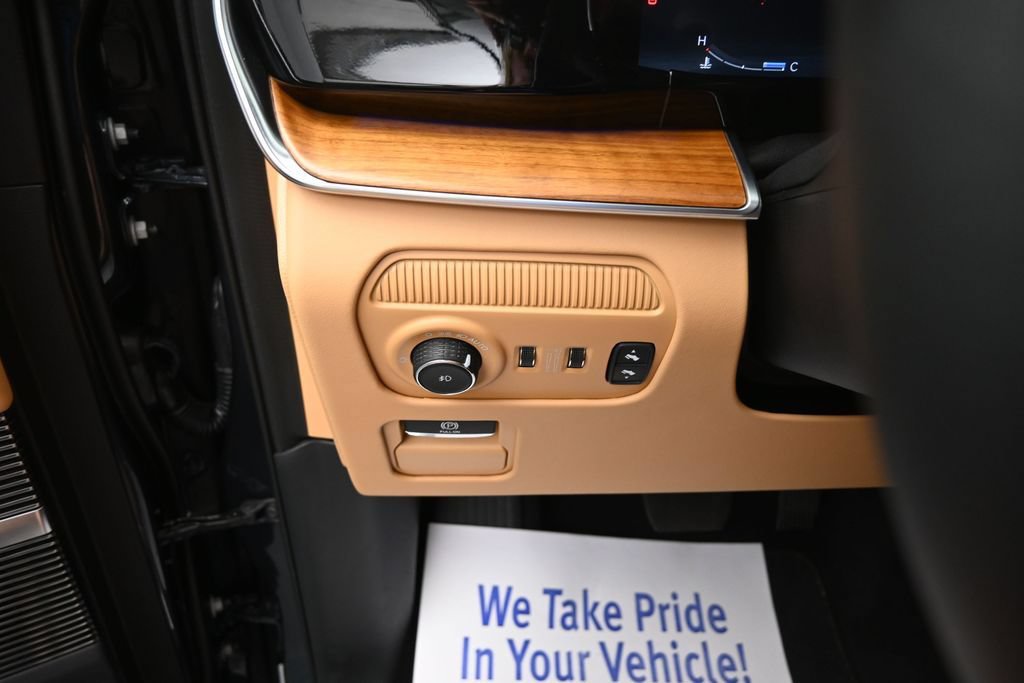 Used 2025 Jeep Grand Wagoneer Series III w/ Rear Seat Video Group 1 AWD/4WD image 31