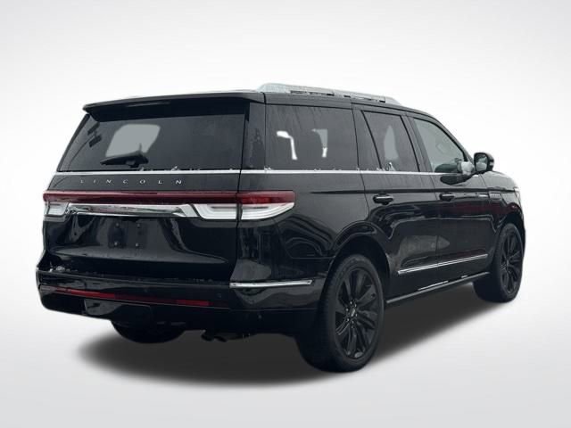 Used 2022 Lincoln Navigator Reserve image 4