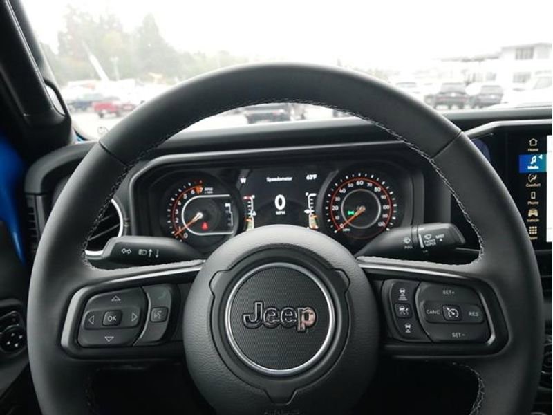 New 2025 Jeep Gladiator Sport image 16