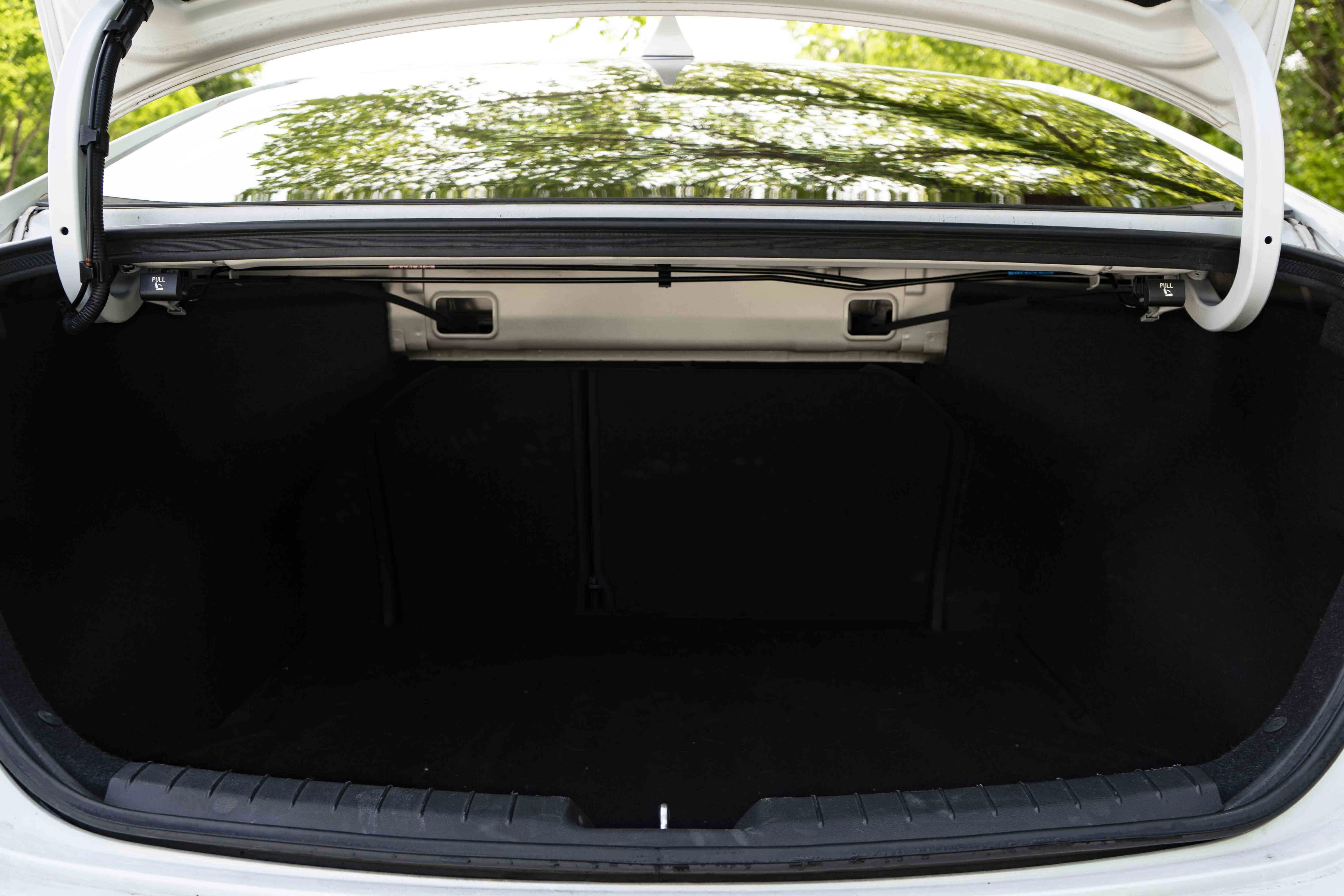 Used 2017 Hyundai Elantra SE image 35