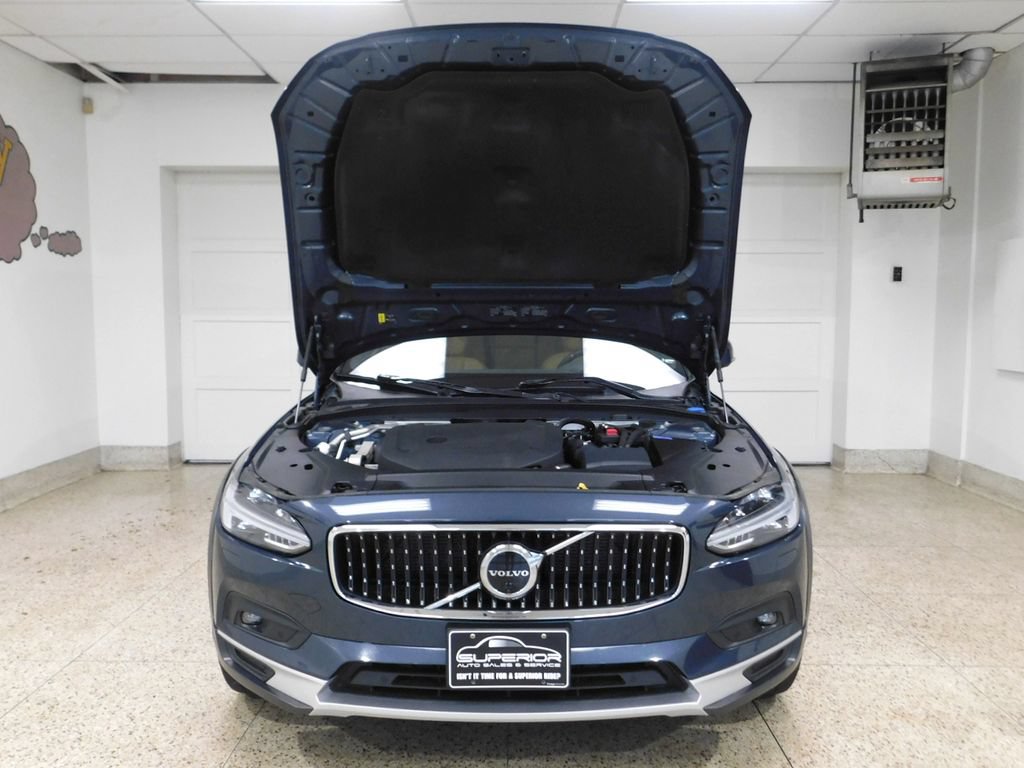 Used 2023 Volvo V90 B6 Cross Country Ultimate AWD/4WD image 9