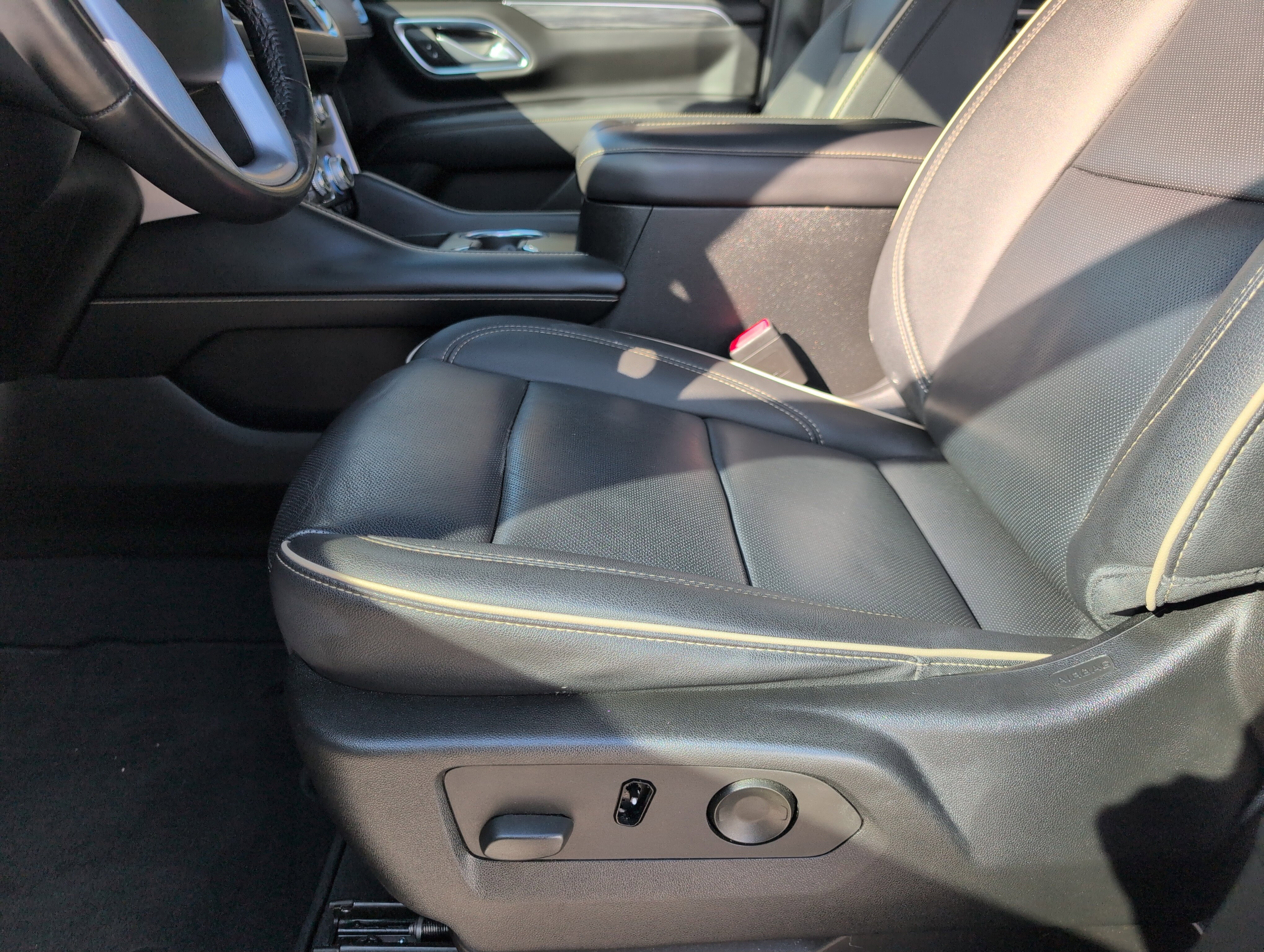 Used 2022 GMC Yukon SLT w/ SLT Premium Package image 21