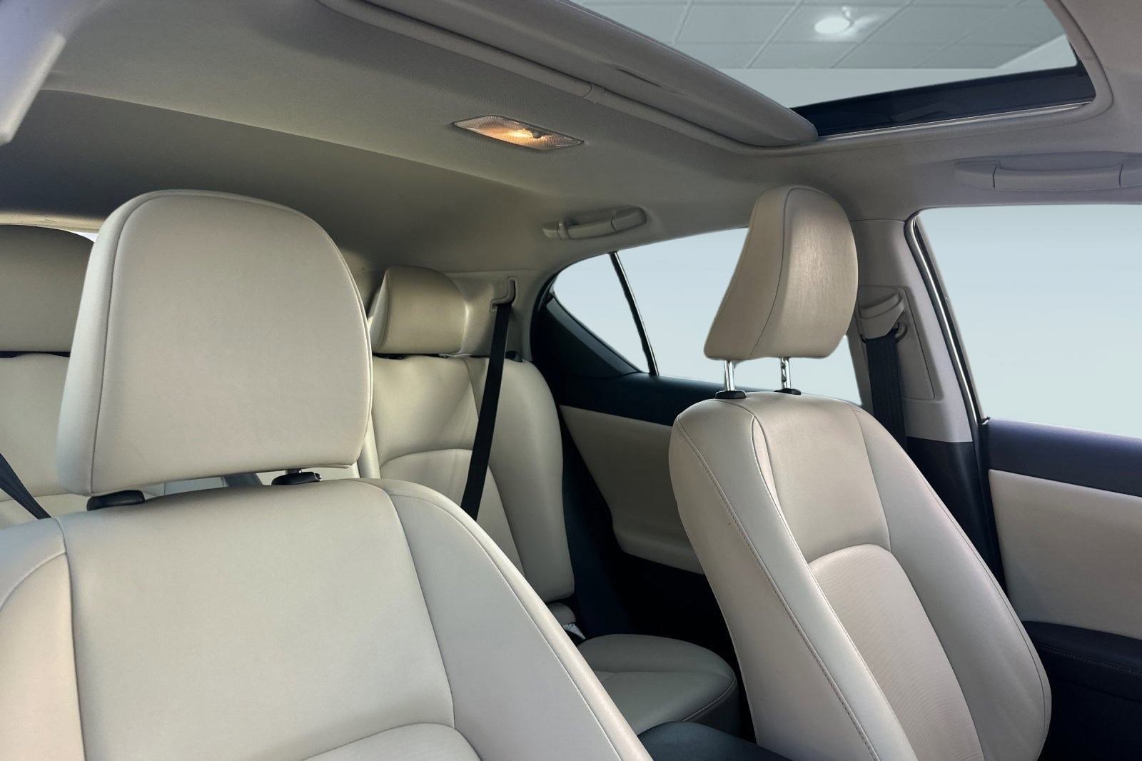 Used 2013 Lexus CT 200h image 15