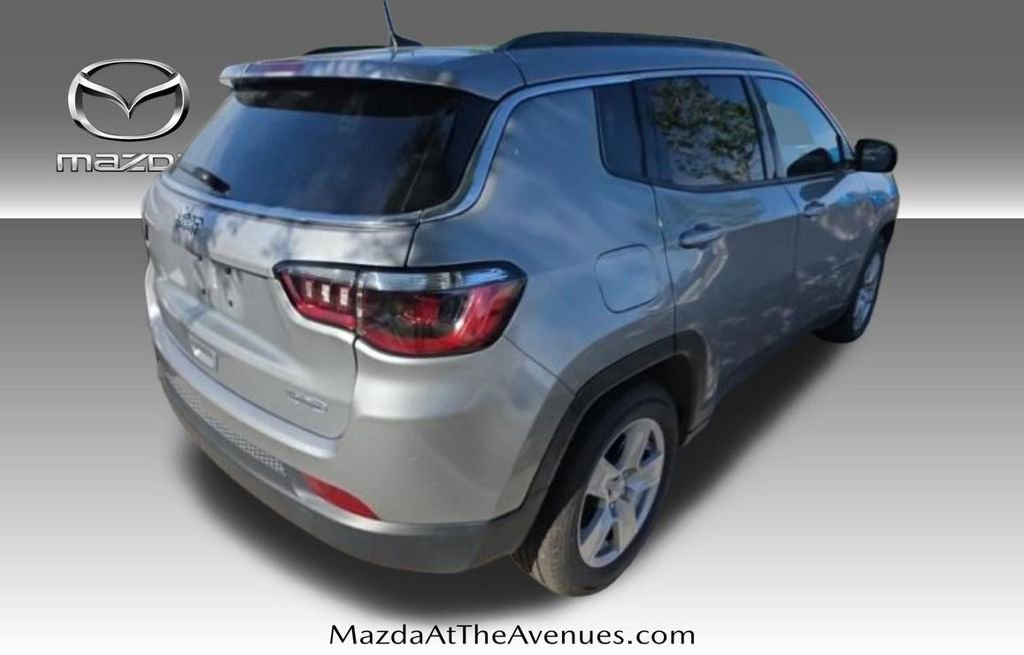 Used 2022 Jeep Compass Latitude FWD image 4