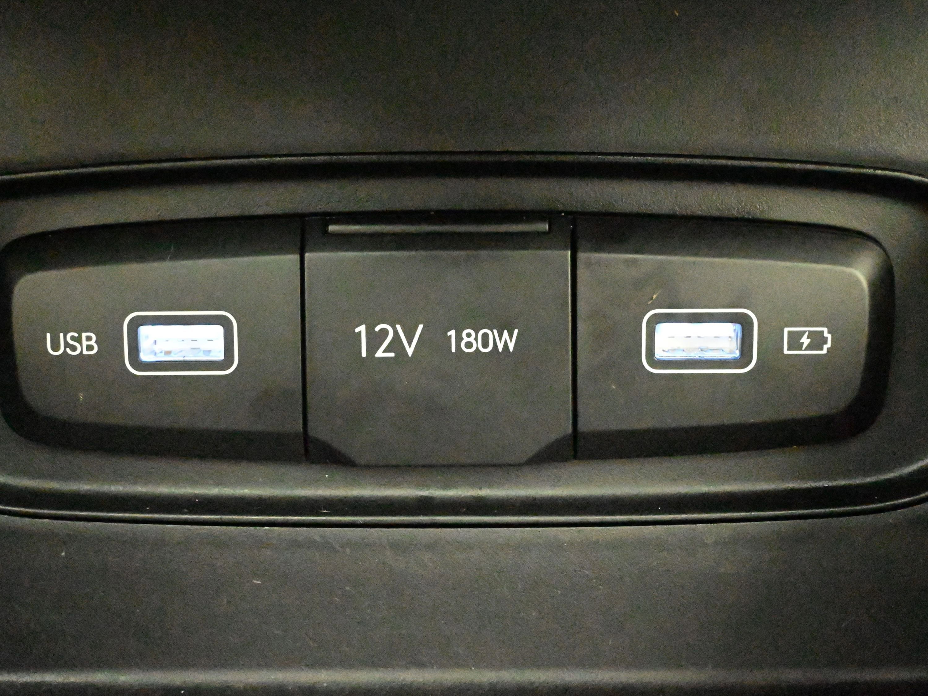 Certified 2022 Hyundai Venue SEL image 18