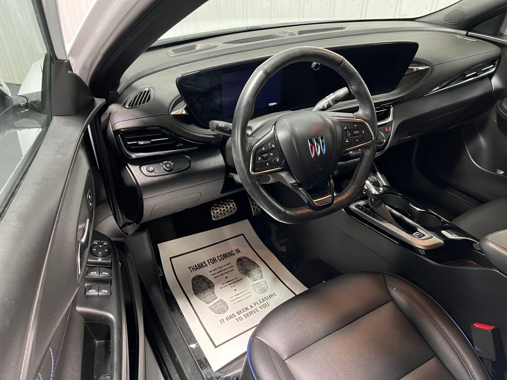 Used 2024 Buick Envista Sport Touring w/ Convenience I Package image 2