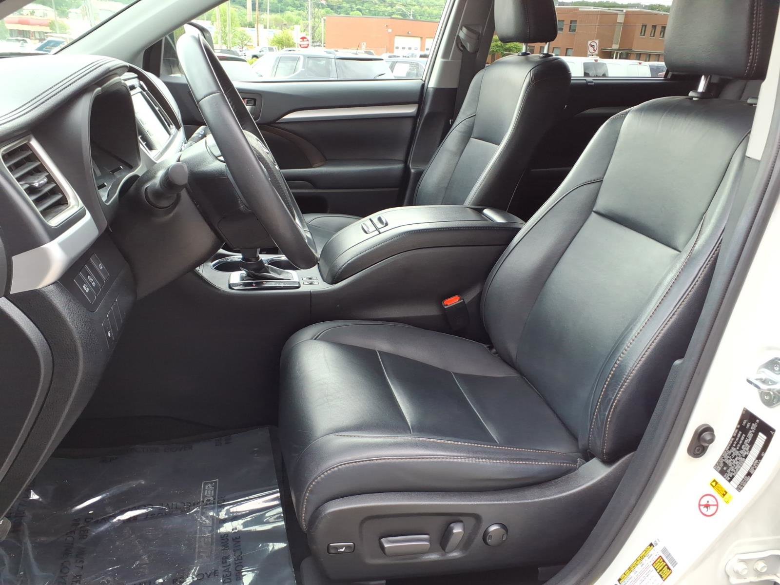 Used 2019 Toyota Highlander XLE AWD/4WD image 8