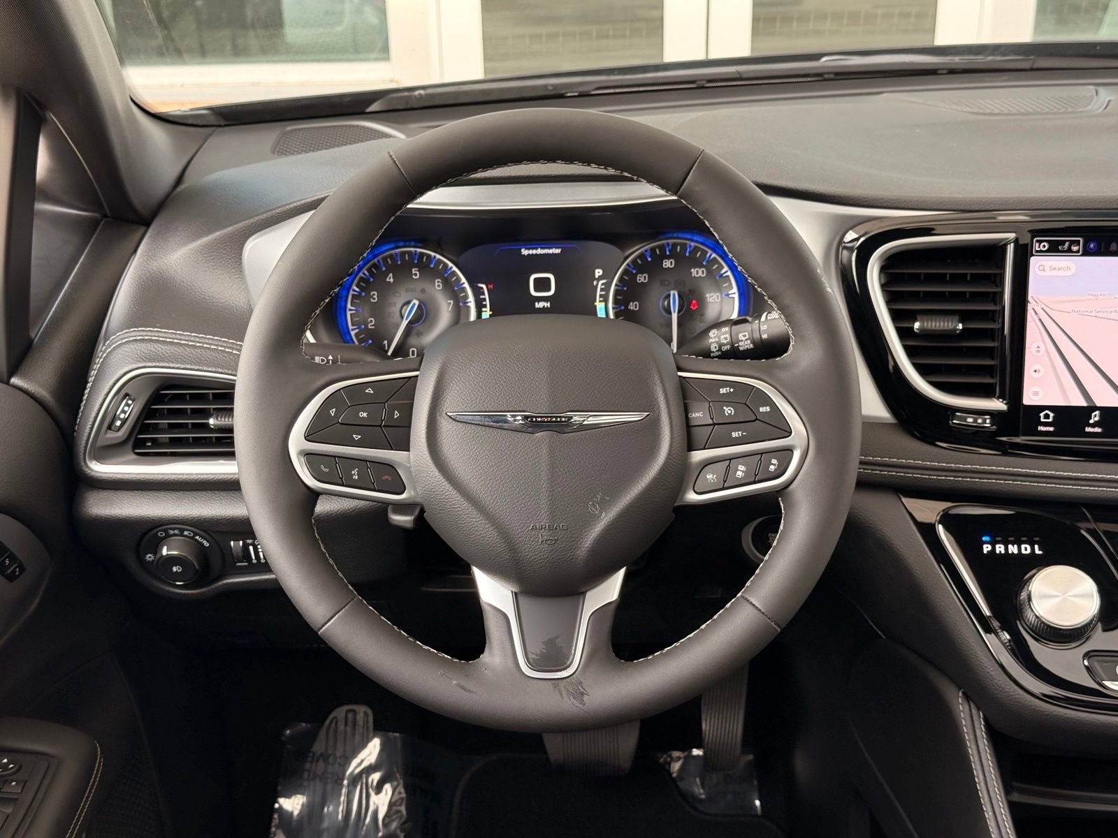 Used 2026 Chrysler Pacifica Limited FWD image 31