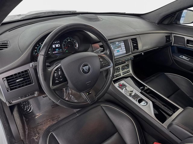 Used 2014 Jaguar XF R-S image 9