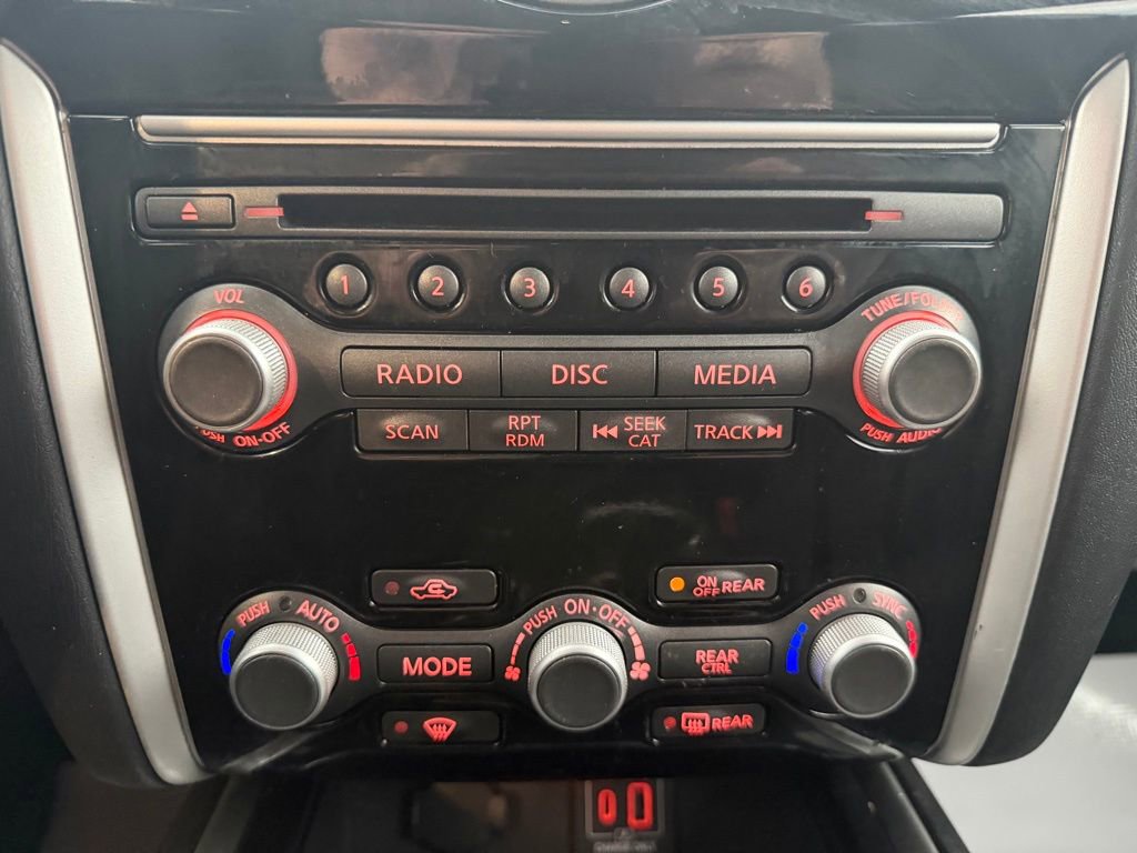 Used 2019 Nissan Pathfinder SV image 30