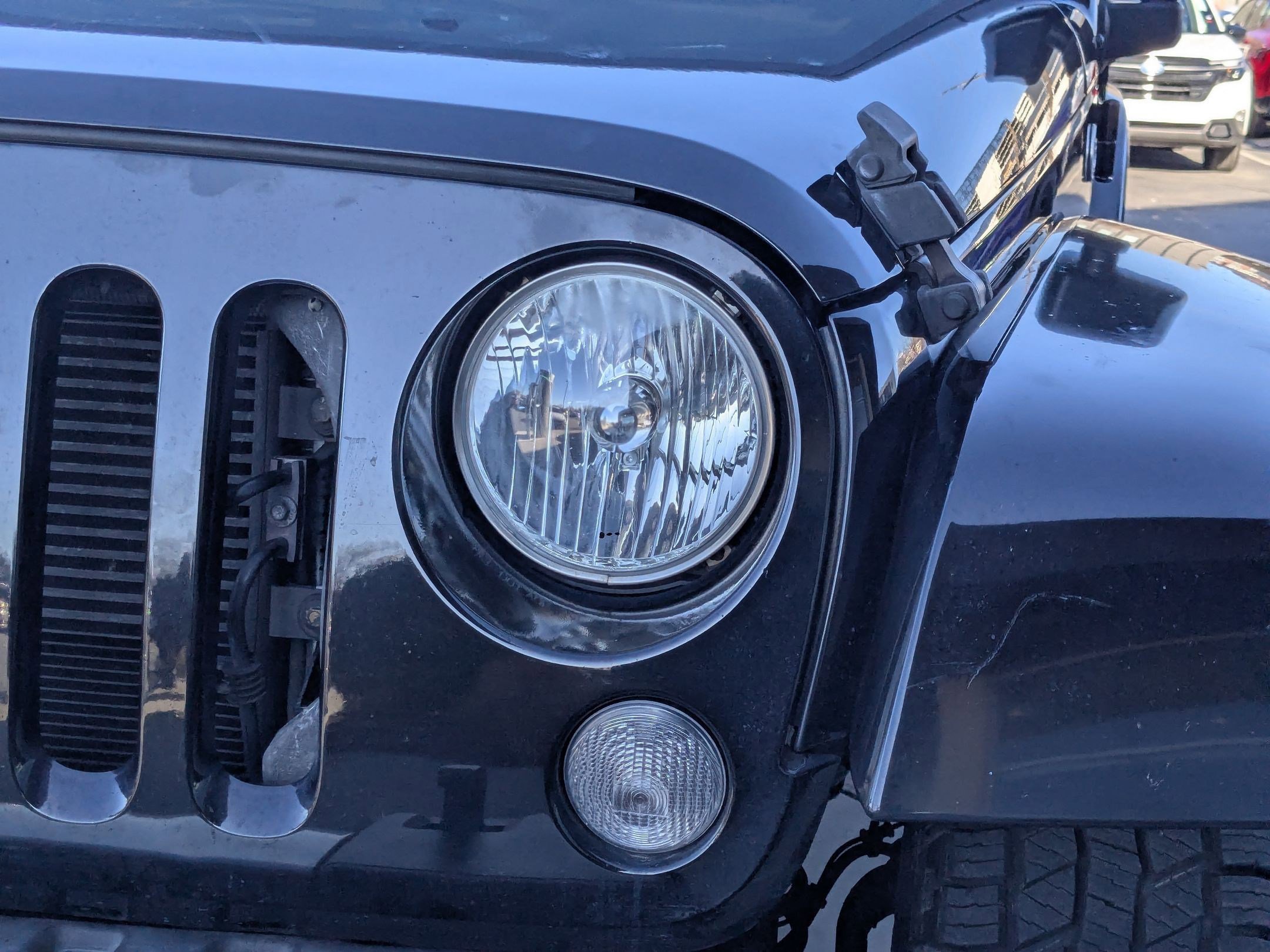 Used 2015 Jeep Wrangler Unlimited Sahara w/ Connectivity Group image 11