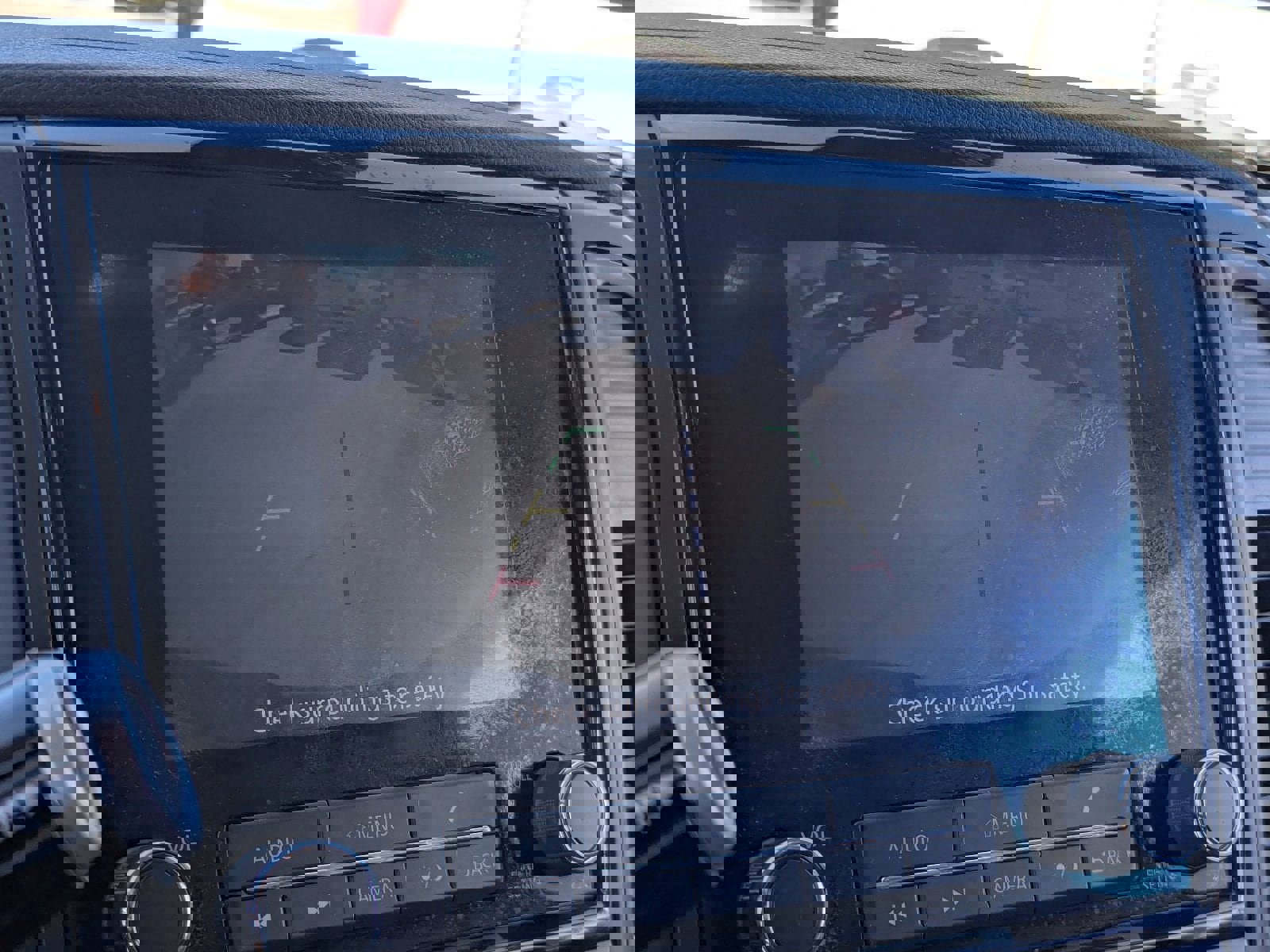 Used 2024 Nissan Titan SV image 28