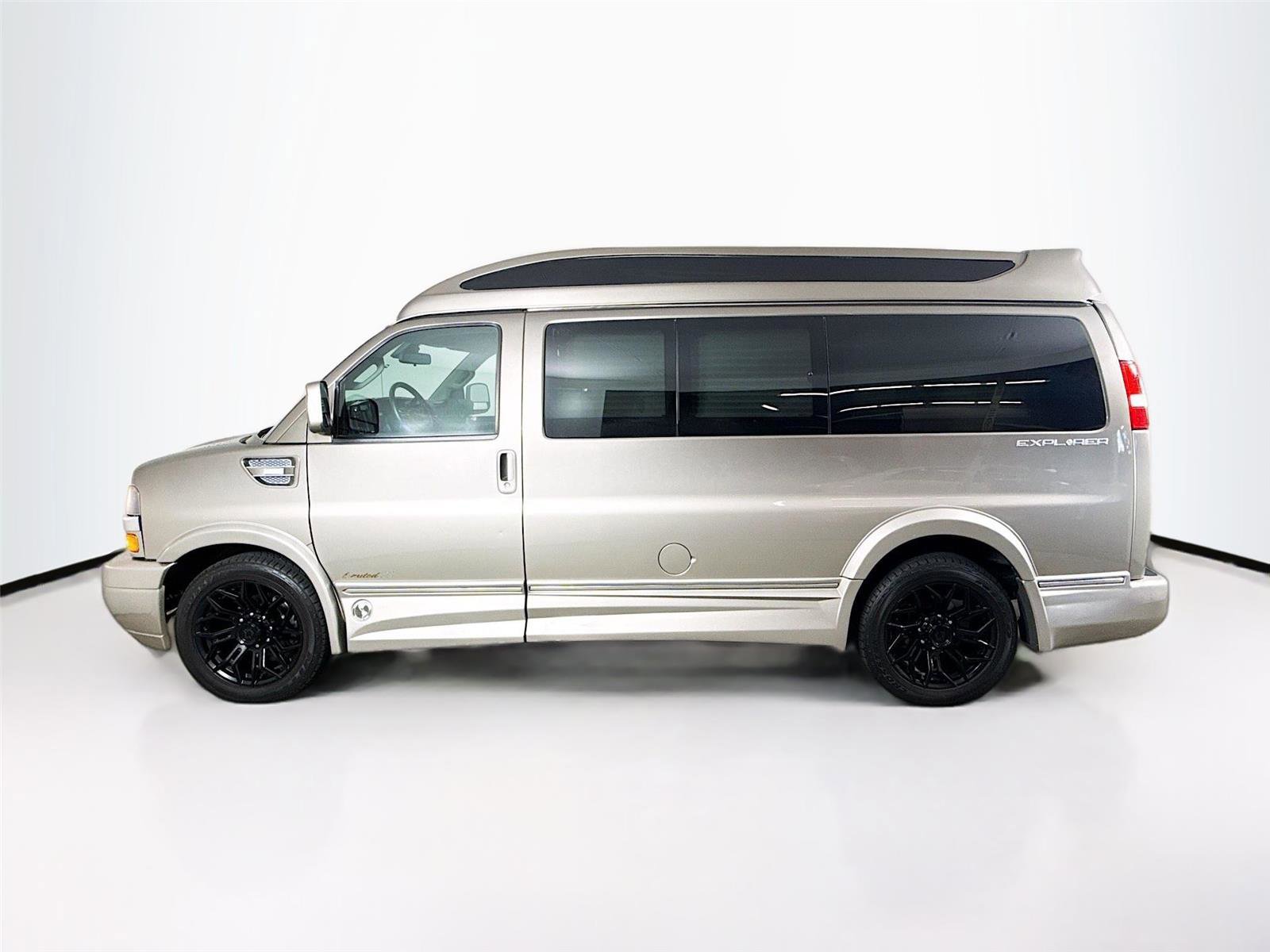 Used 2021 Chevrolet Express 2500 RWD image 14