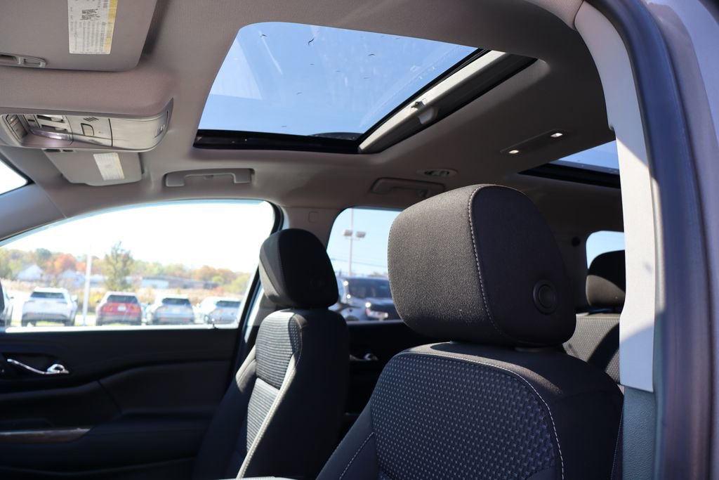 Used 2023 GMC Acadia SLE w/ Driver Convenience Package image 28