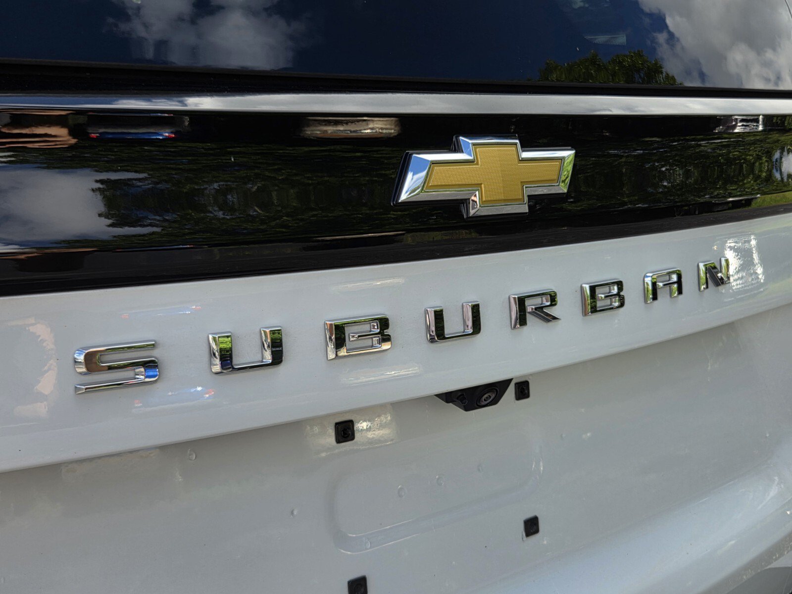 Certified 2025 Chevrolet Suburban LS RWD image 15