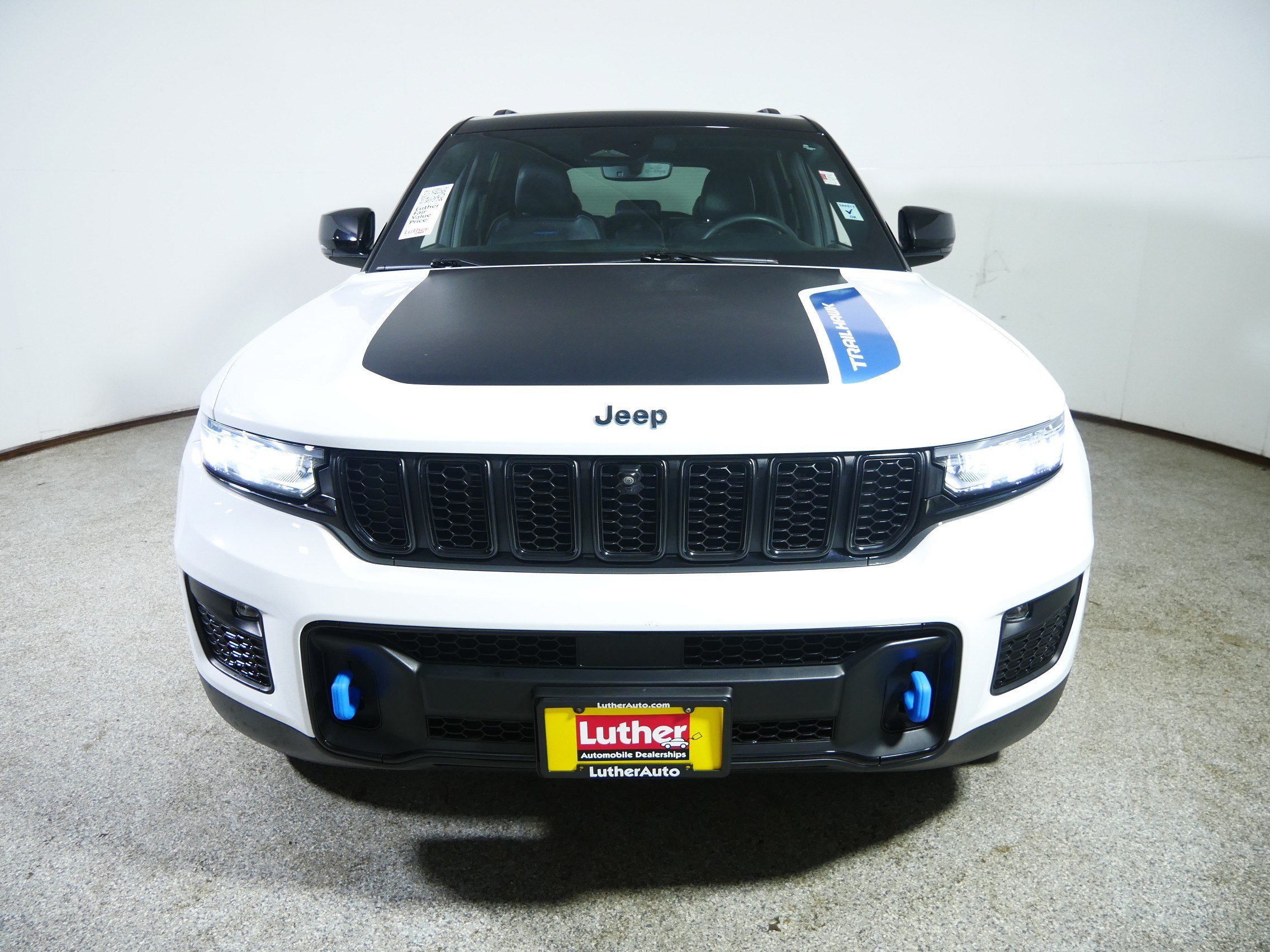 Used 2022 Jeep Grand Cherokee Trailhawk AWD/4WD image 2