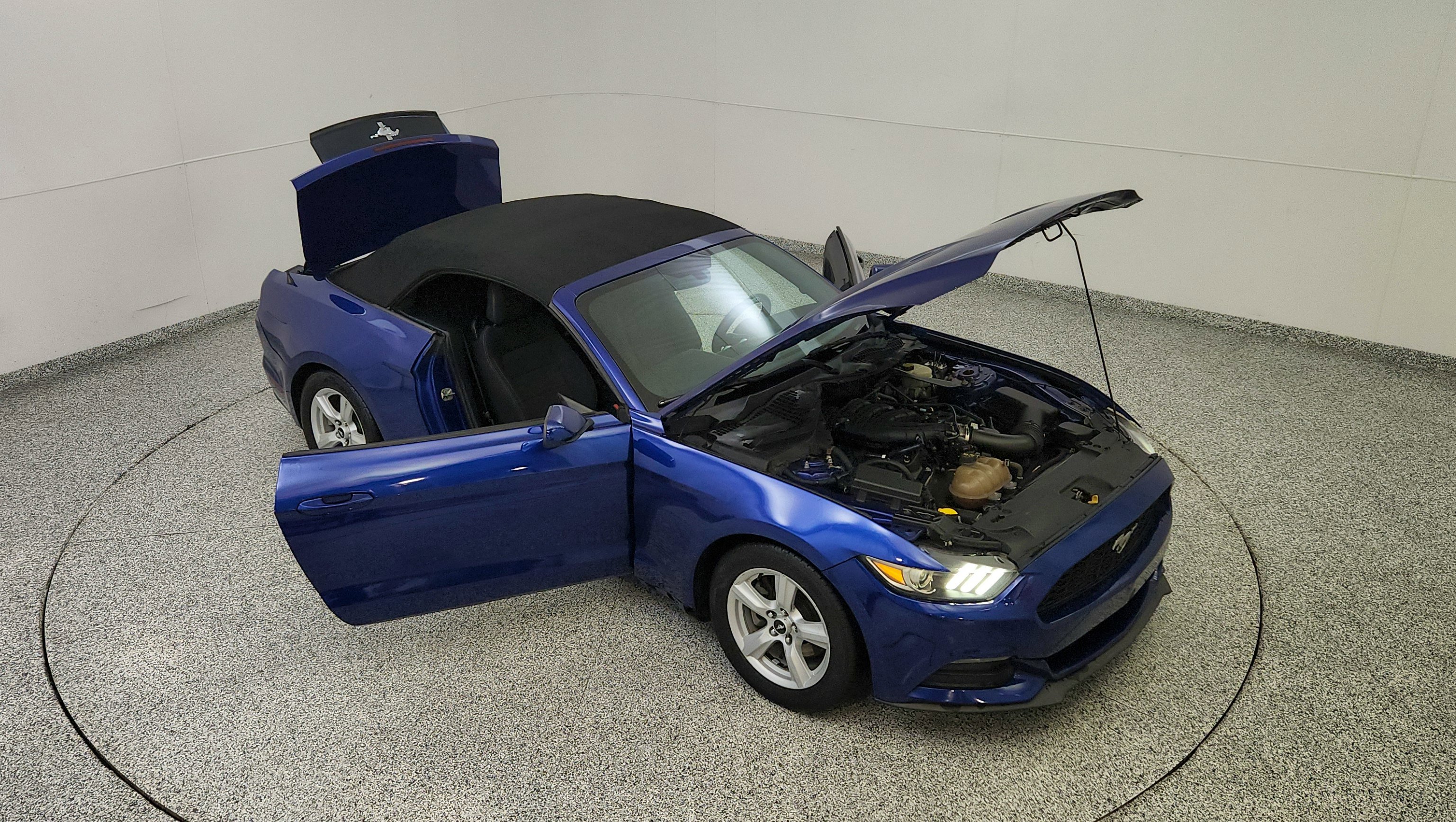 Used 2016 Ford Mustang Convertible RWD image 17