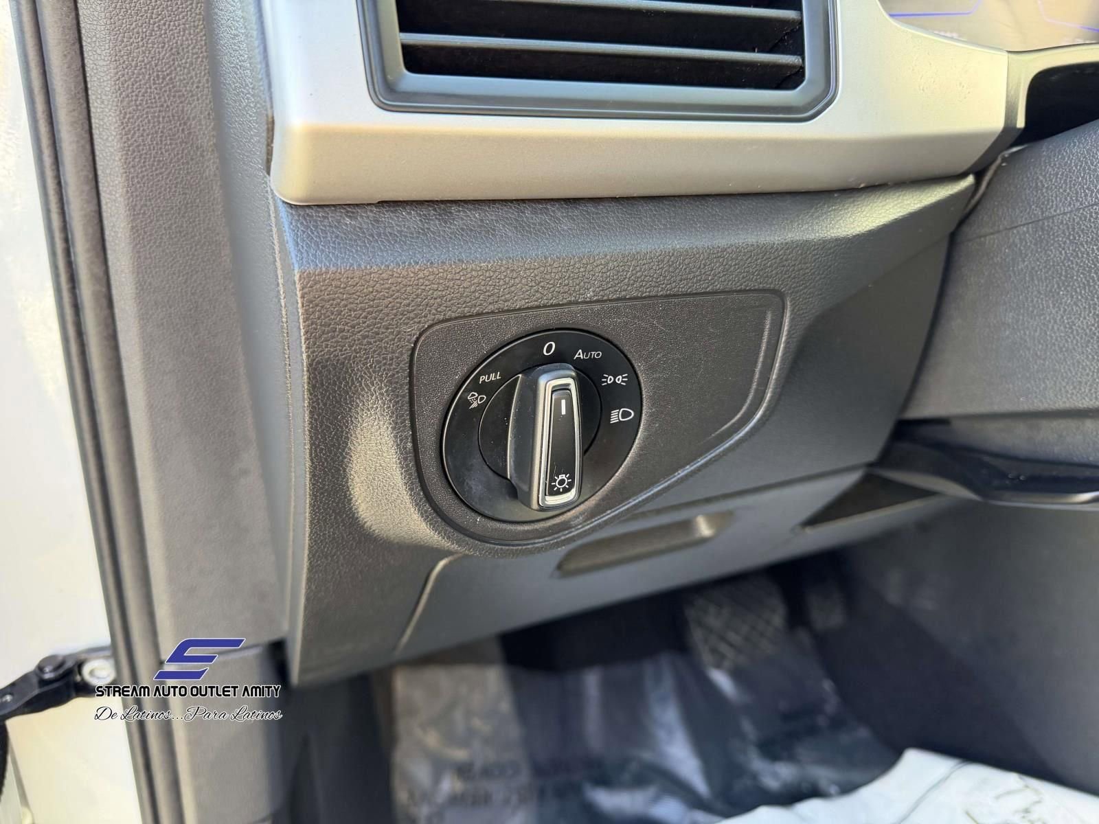 Used 2022 Volkswagen Atlas Cross Sport SE image 30