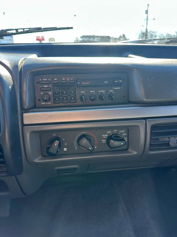 Used 1993 Ford Bronco XLT image 14