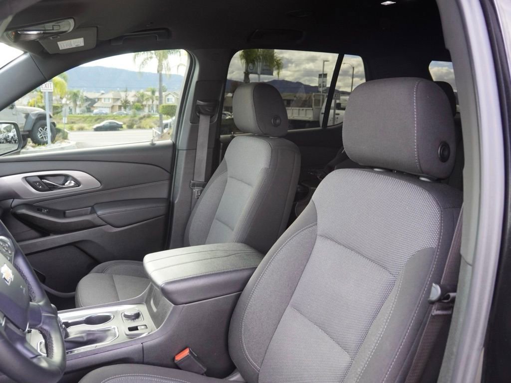 Used 2023 Chevrolet Traverse LT image 17
